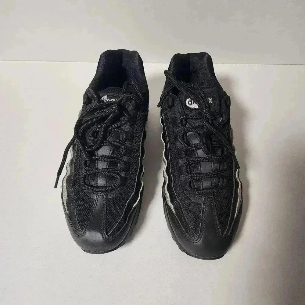 Nike Air‎ Max Youth black and silver size 6.5